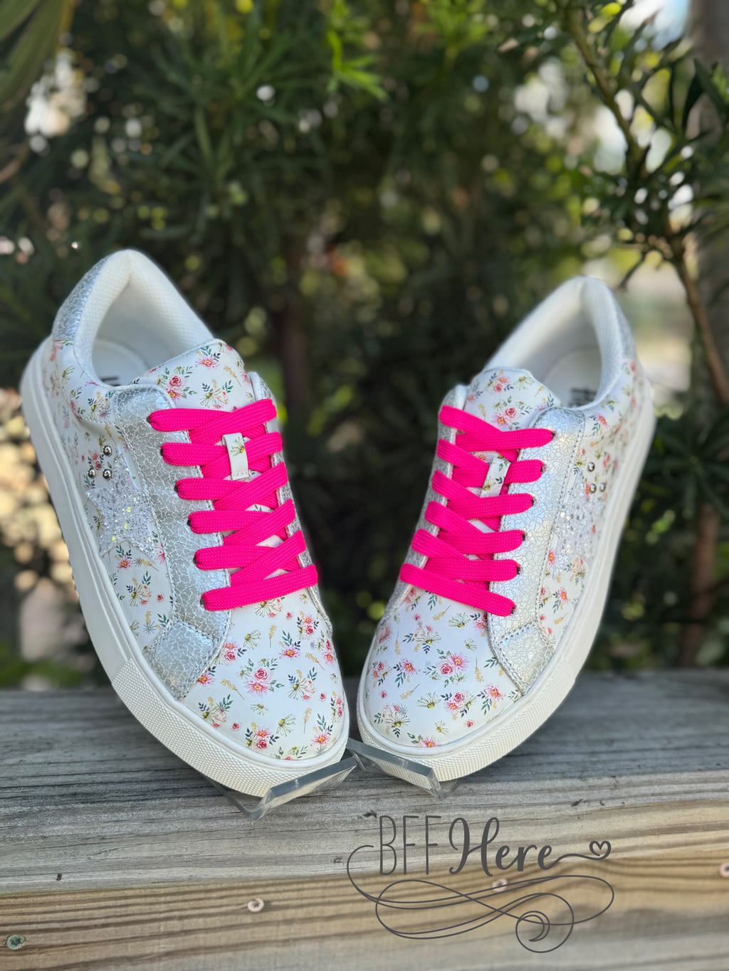 Supernova - White Ditzy Flower by Corkys - BFF Here