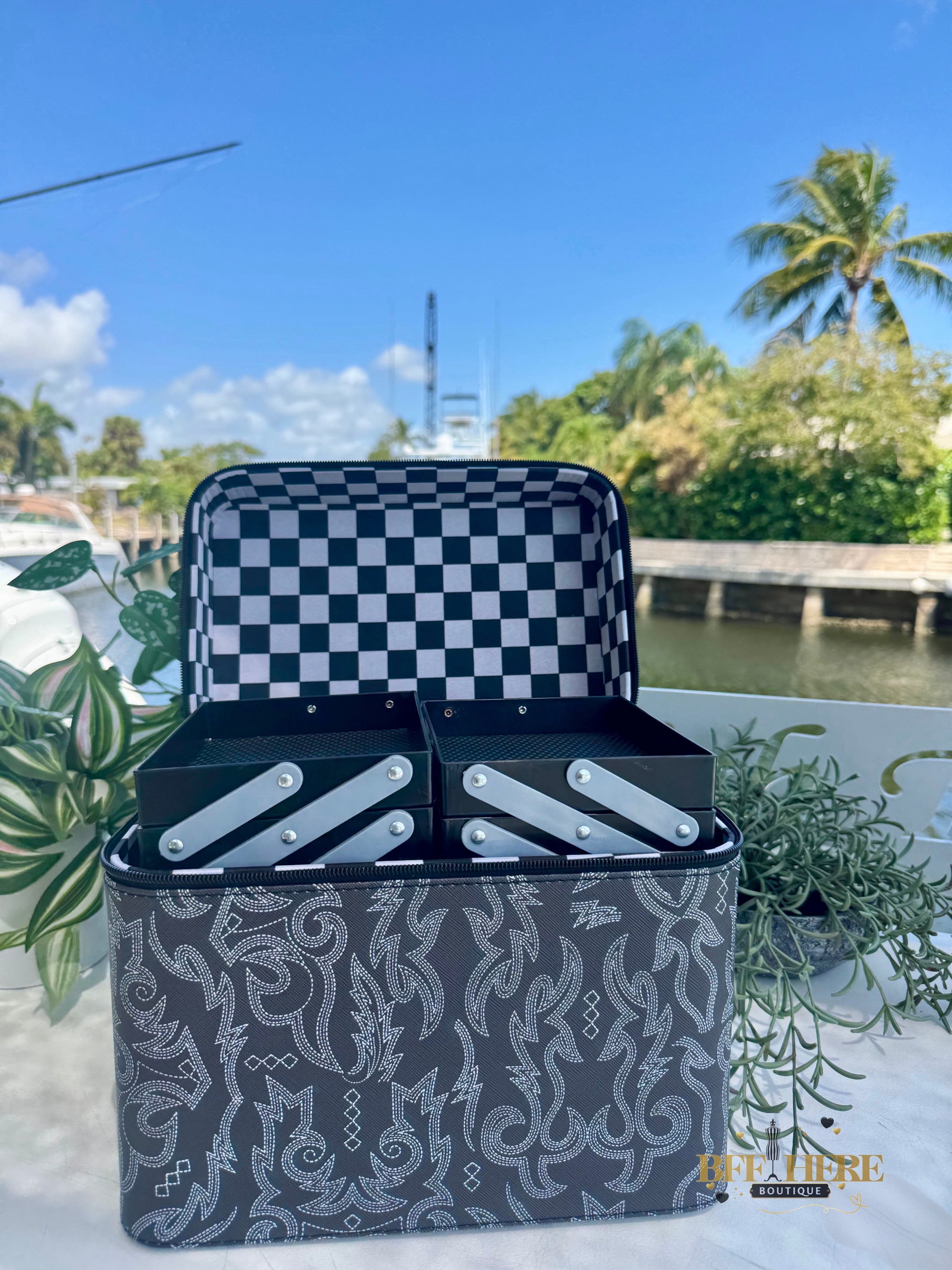 Good For The Soul Makeup Box by Sterling Kreek - BFF Here