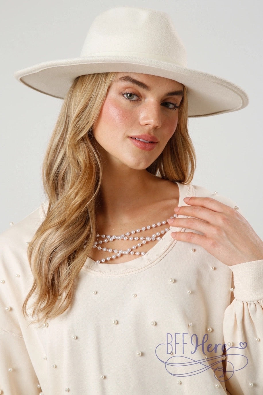 PREORDER: Elegant Pearl-Embellished Spread Top: A Fusion of Luxury and Style Ships Middle Of December ) - BFF Here