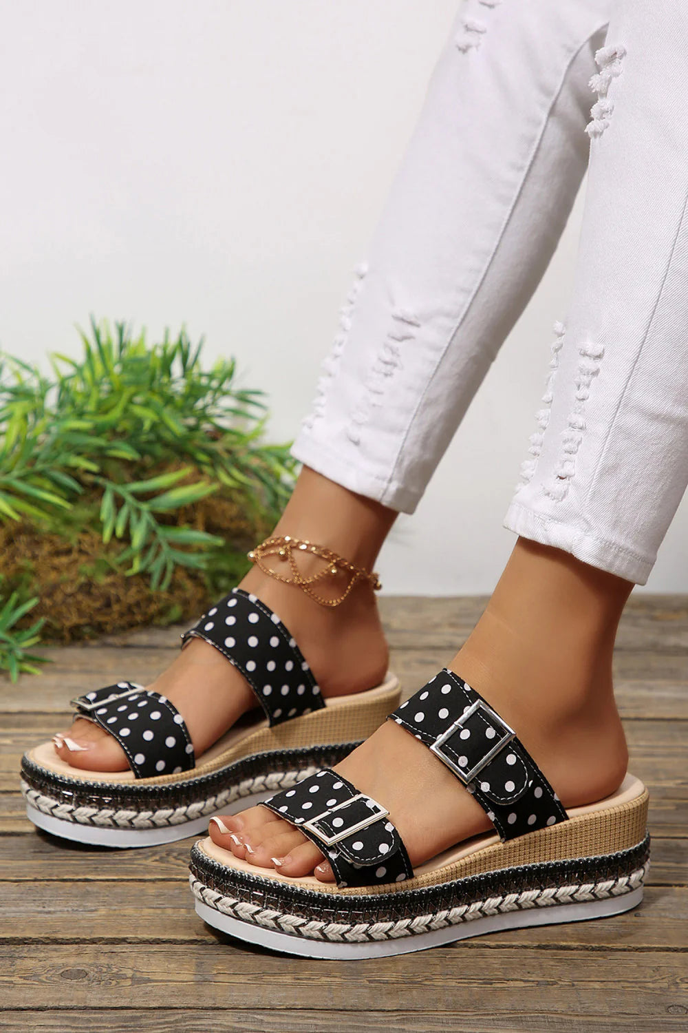 PREORDER: Dot Your Steps Platform Sandals (ETA: August)