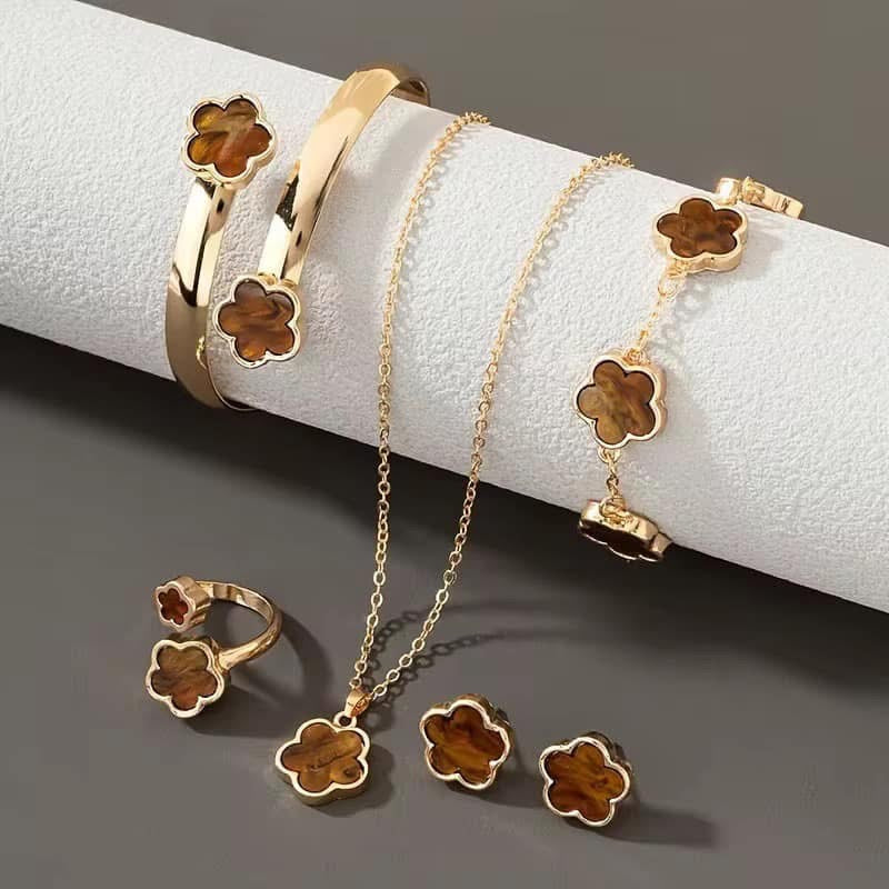 PREORDER: Timeless Clover 5-Piece Jewelry Collection (ETA: August)