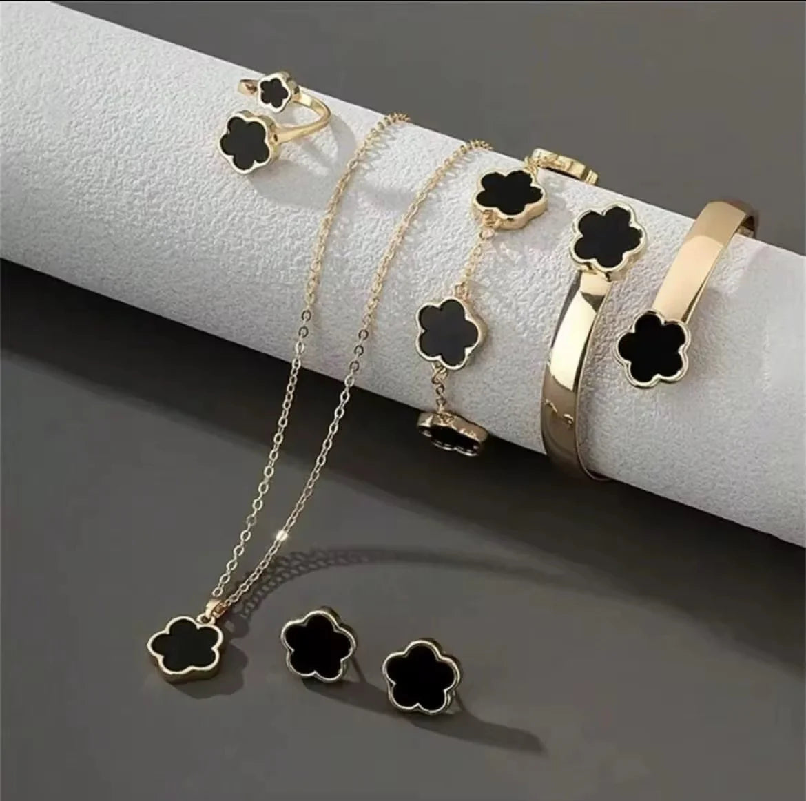PREORDER: Timeless Clover 5-Piece Jewelry Collection (ETA: August)