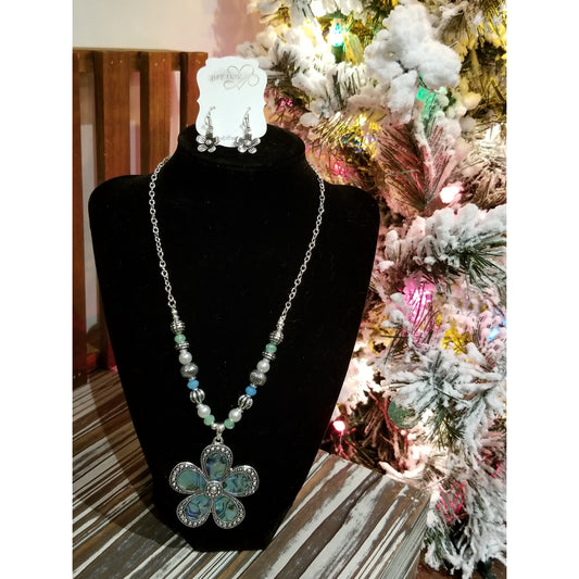 Abalone Flower Pendant Set - BFF Here