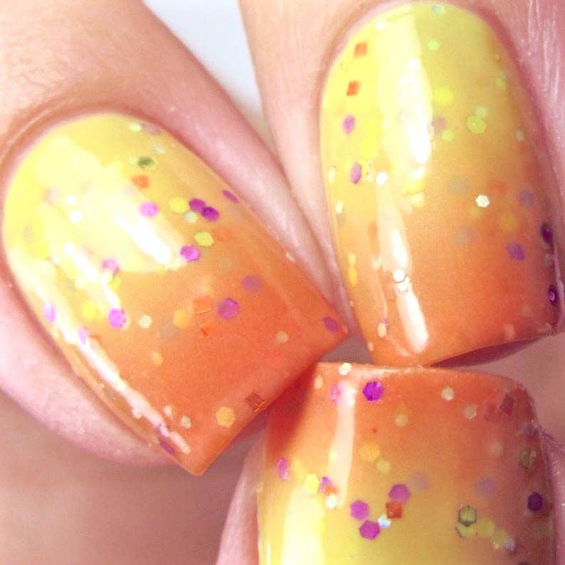 Sunny Daze -- Thermal Color Nail Polish - BFF Here