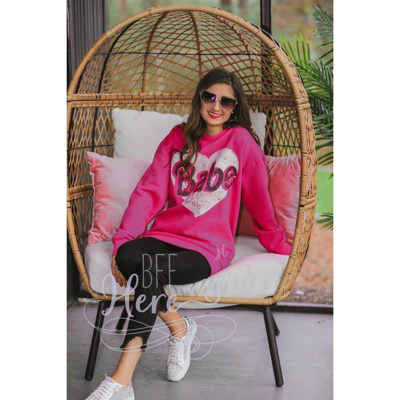 Retro Babe Sweatshirt - BFF Here